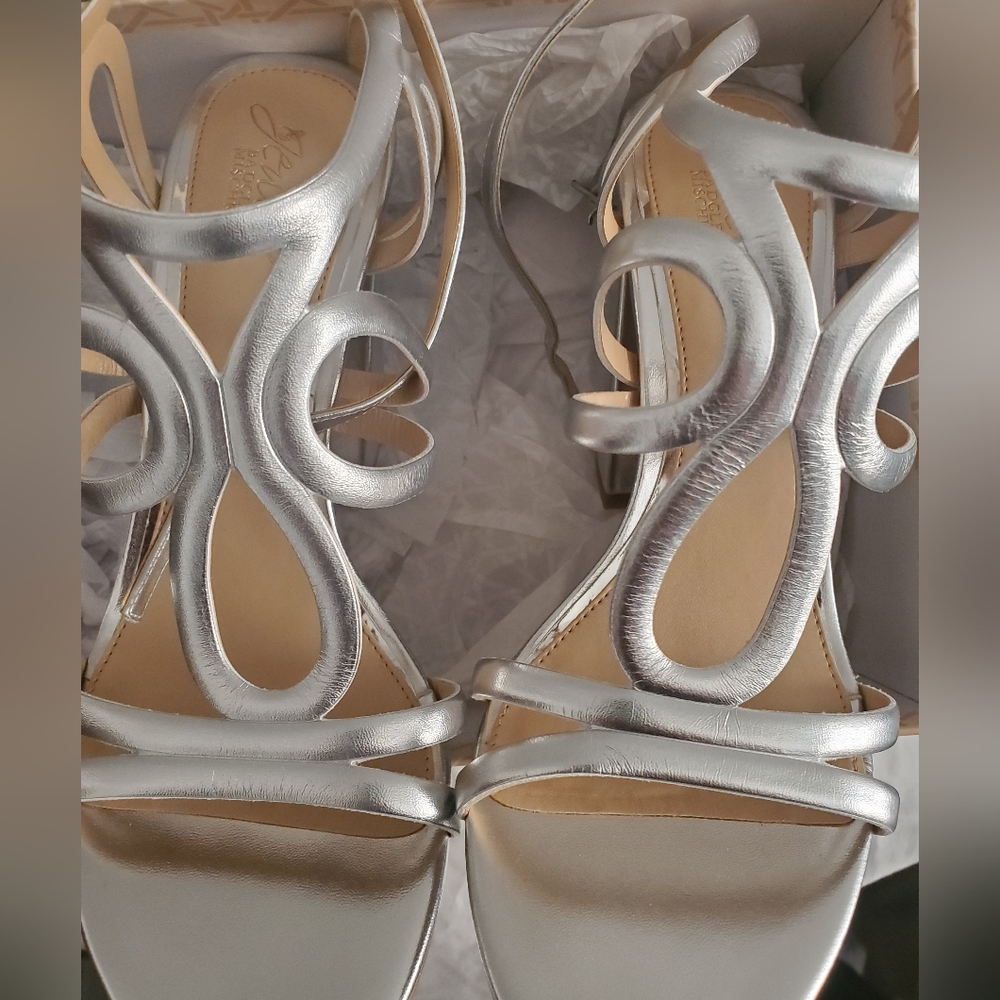 Jewel Badgley Mischka Silver platform size 10 NWT